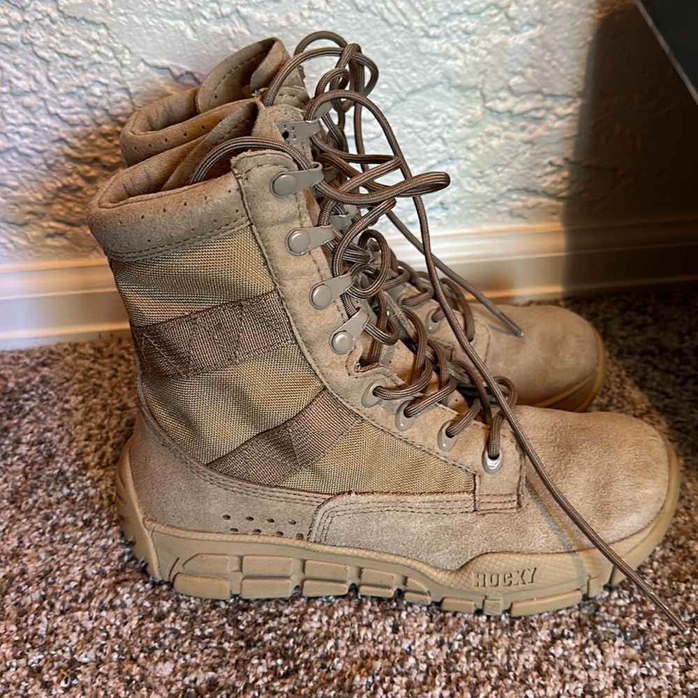 Rocky Tan Tactical Boots Rugged Design